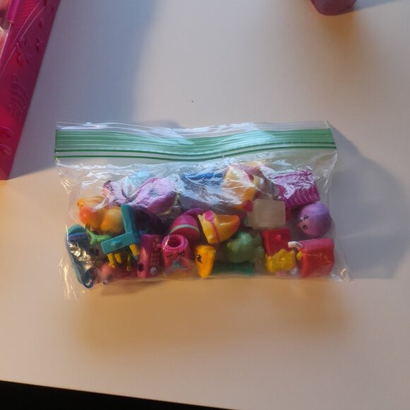 *BOGO FREE* Shopkins 60+ Characters, Carrying Display Case and 4 Shopping Carts - Picture 3 of 7